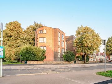 Maid Marian, Queens Road East